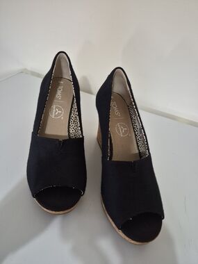 TOMS Black Open-Toe Cork Wedge Heels